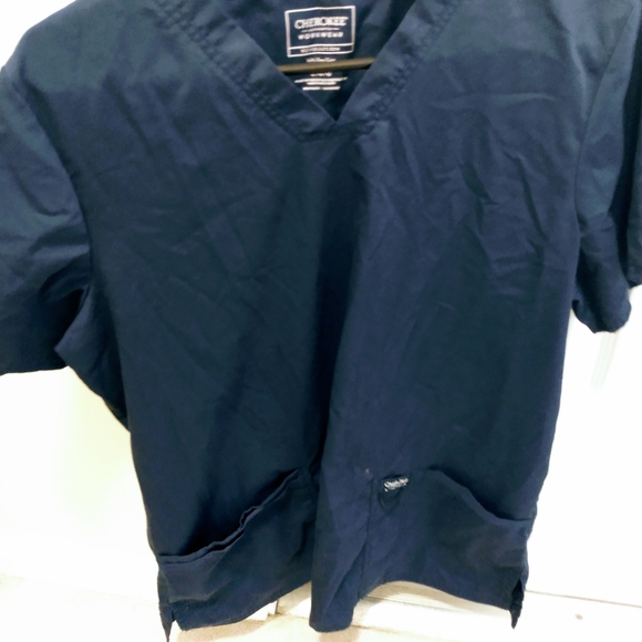 Ladies size large navy Cherokee Revolution scrub top - Picture 2 of 6